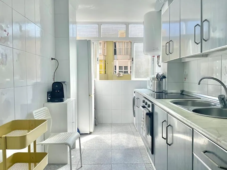 Apartment 3 Habitaciones, Terraza Y A 200 Metros De La Playa Malaga