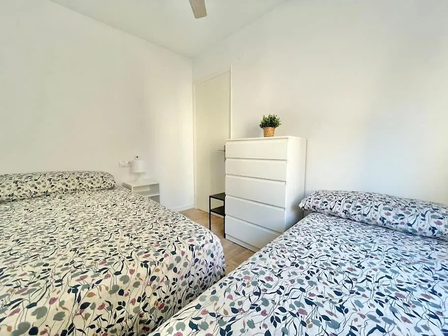 3 Habitaciones, Terraza Y A 200 Metros De La Playa Malaga