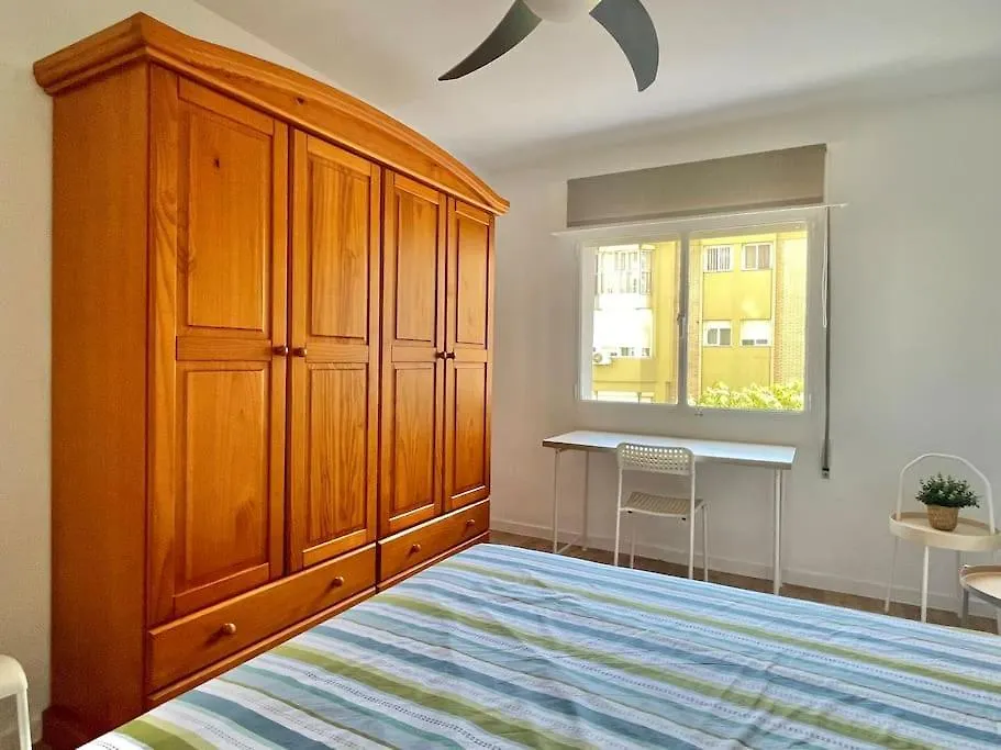 3 Habitaciones, Terraza Y A 200 Metros De La Playa Malaga