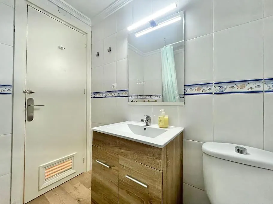 3 Habitaciones, Terraza Y A 200 Metros De La Playa 말라가