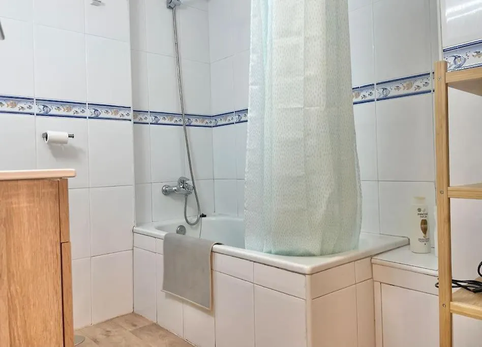 3 Habitaciones, Terraza Y A 200 Metros De La Playa 말라가 아파트